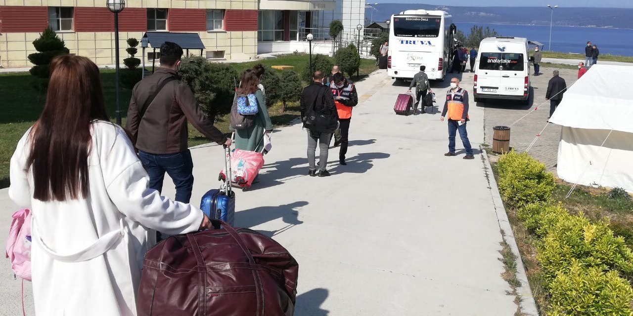 Karantinaya alınan 2350 kişi tahliye edildi