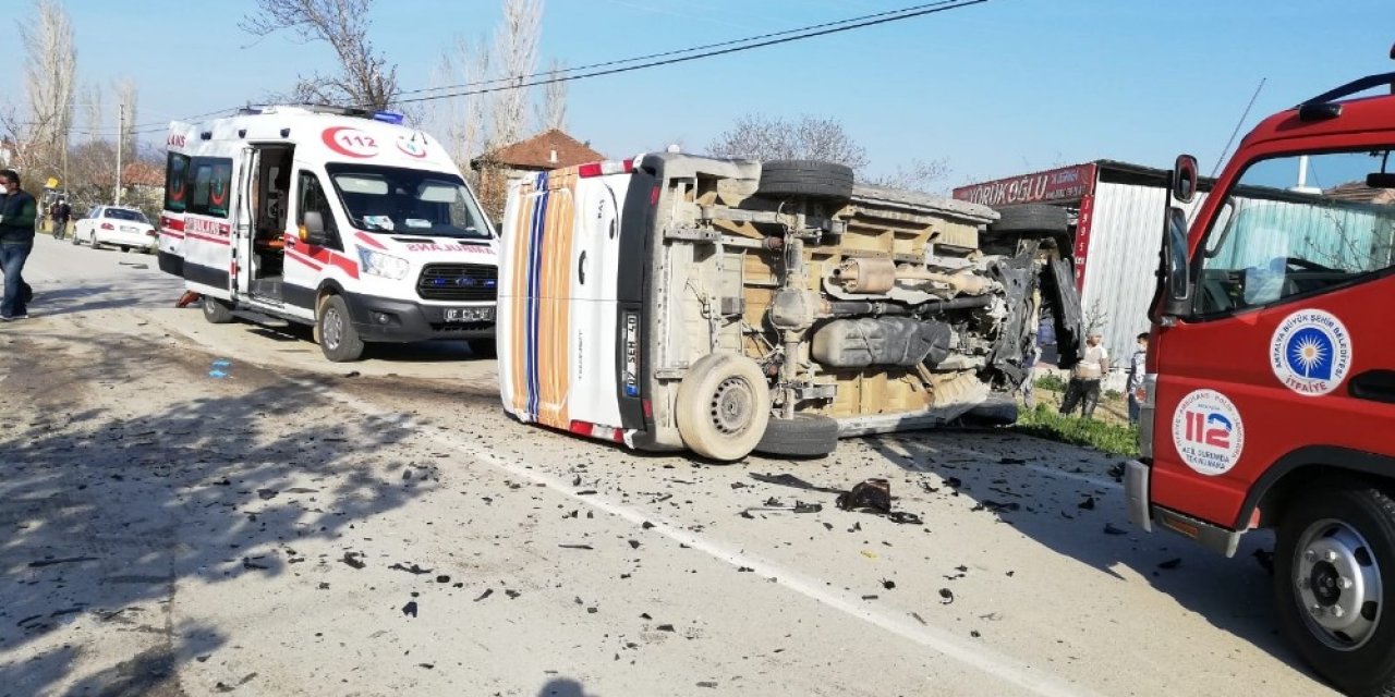 Antalya’da trafik kazası:2 yaralı