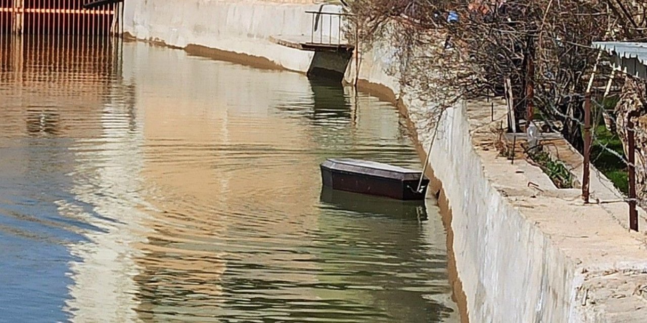 Bayburt'ta Suda Yüzen Tabutların Sırrı Çözülemedi