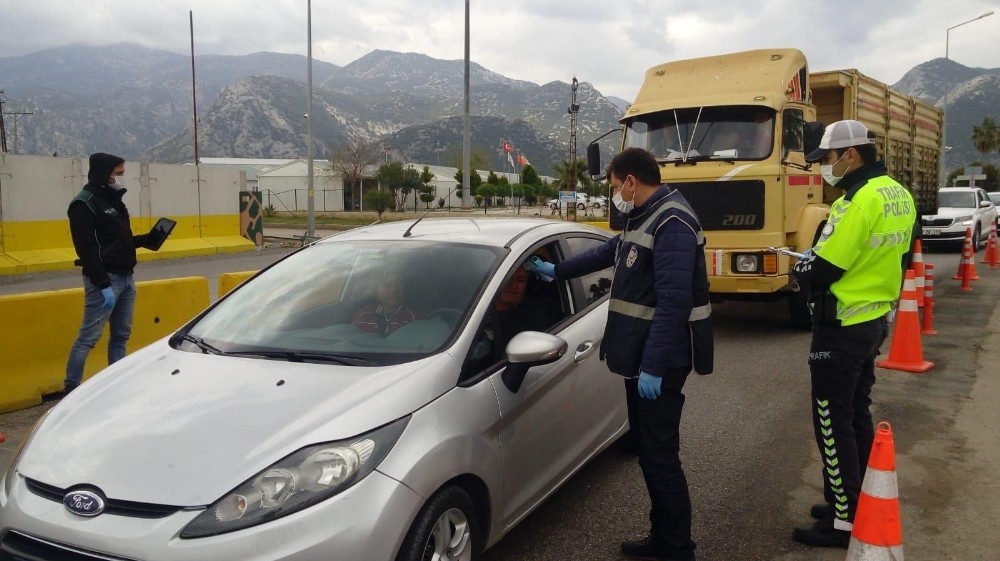 Antalya’da karantinayı delen 83 kişiye 261 bin TL ceza