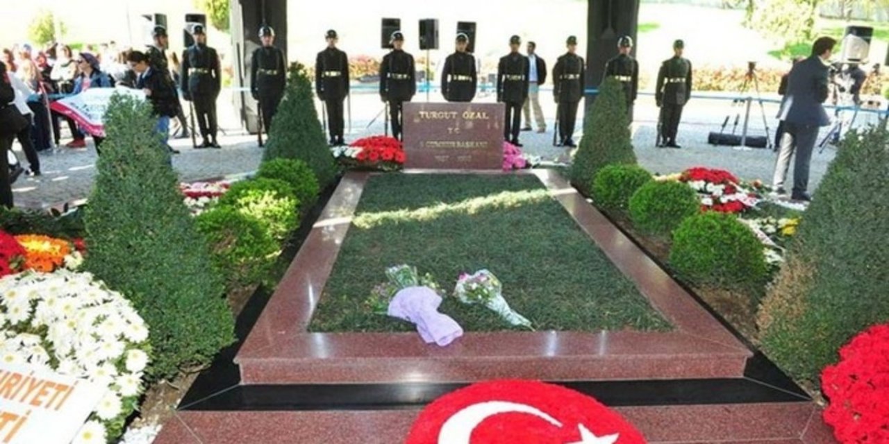 8. Cumhurbaşkanı Turgut Özal, kabri başında anıldı