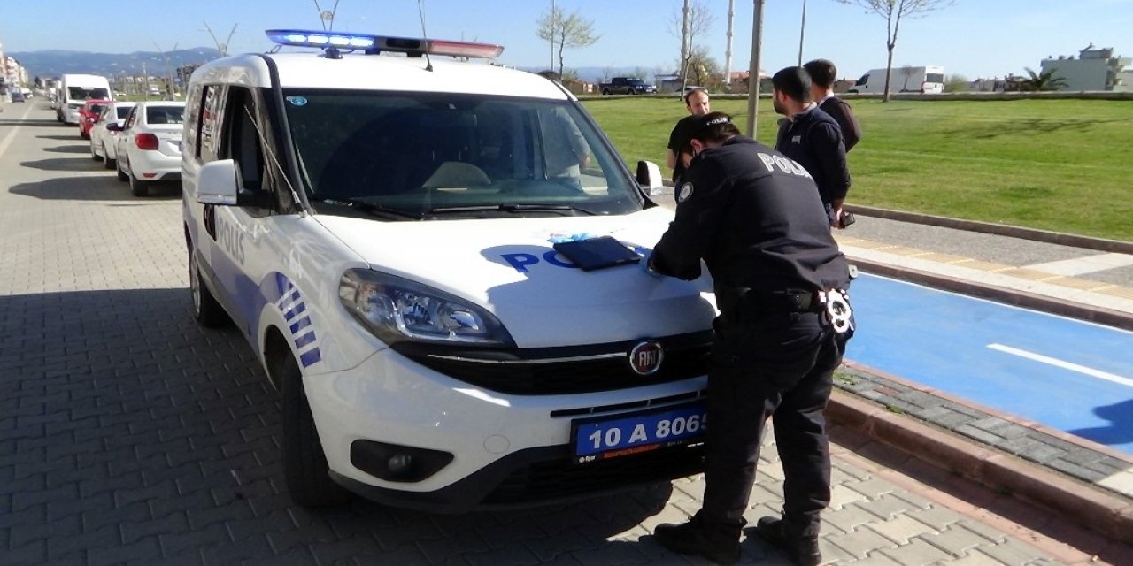 Sokağa çıkma kısıtlaması öncesi polis denetim ve uyarıları arttırdı
