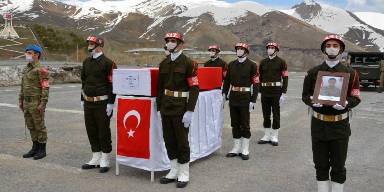 Nöbet sırasında rahatsızlanarak şehit düşen askerin cenazesi memleketine gönderildi