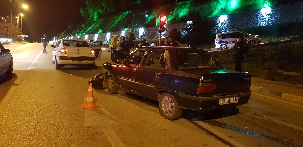 Alkollü sürücü sivil polis aracına çarptı!