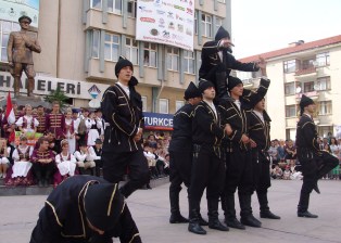 Akşehir'de dans gösterileri ilgi gördü