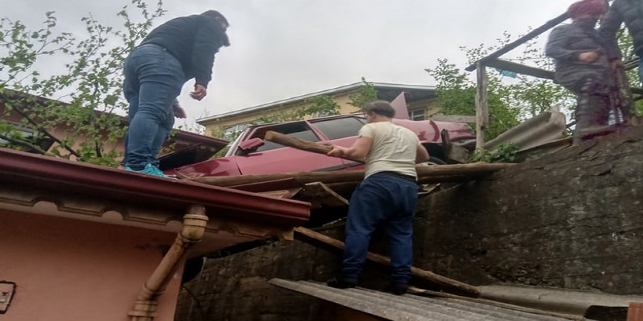 Evin Üzerine Otomobil Düştü