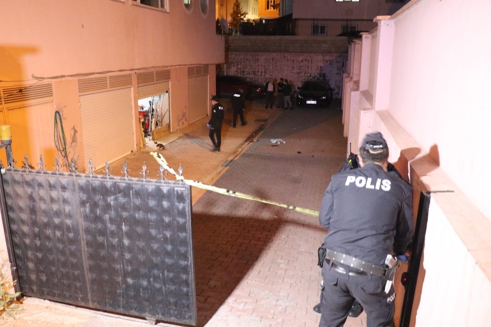 Otoparkta silahlı kavga! Amcasını ve kuzenini vurup kaçtı