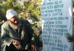 Ölmeden mezarını yaptırdı