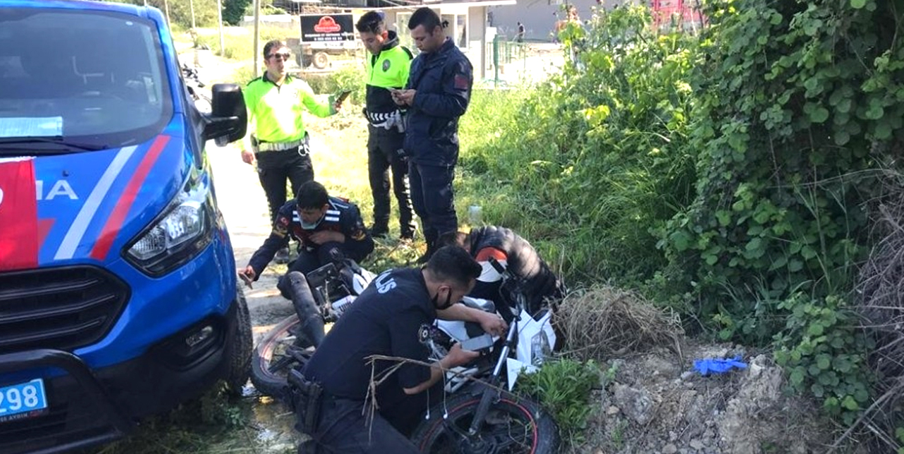 Jandarmadan kaçarken kaza yaptılar