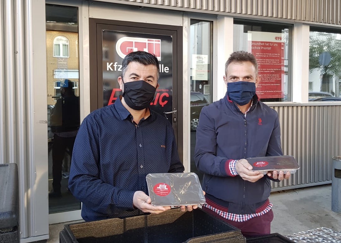 DİTİB camisi gönüllülerinden evlere iftar servisi