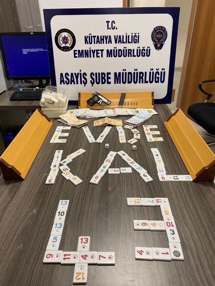 Kütahya'da kahvehane baskını 25 kişiye ’sosyal mesafe’ cezası