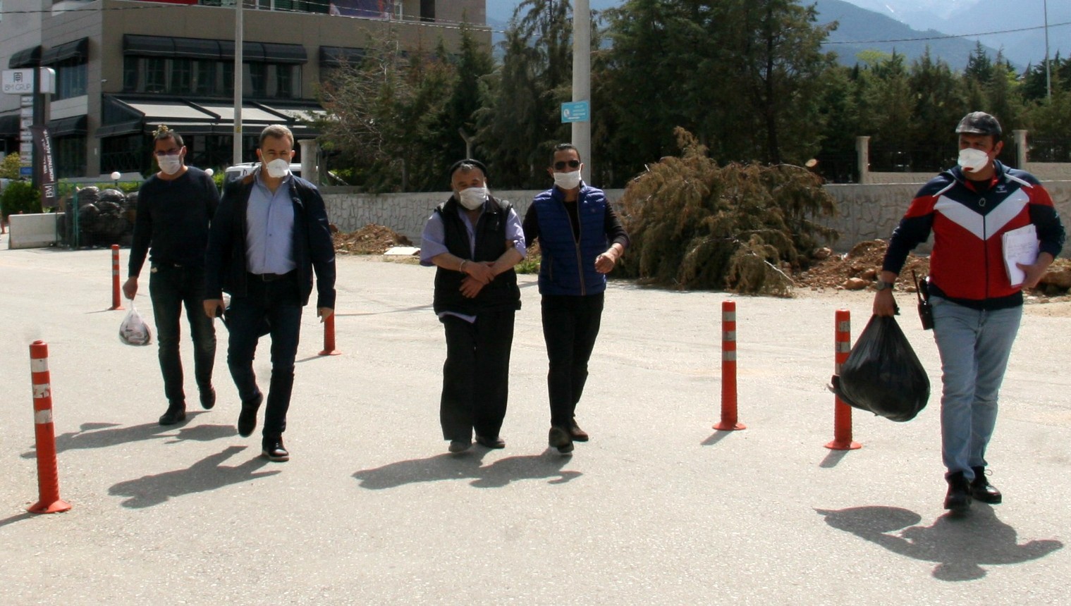 Oğlunu çekiçle öldürüp yakmaya çalışan baba