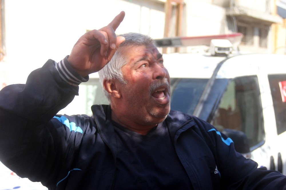 Sokağa çıktı akrabasını bıçakladı