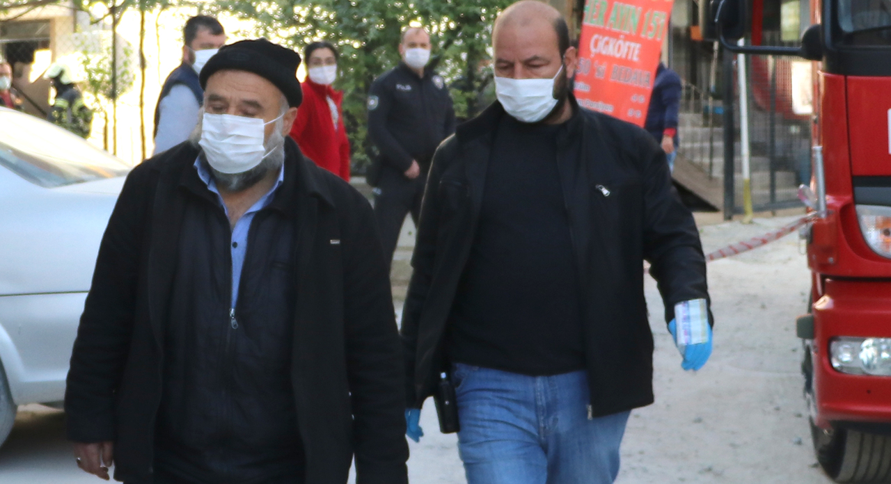 Oğlunu uyurken çekiçle öldürüp yakmaya çalıştı!