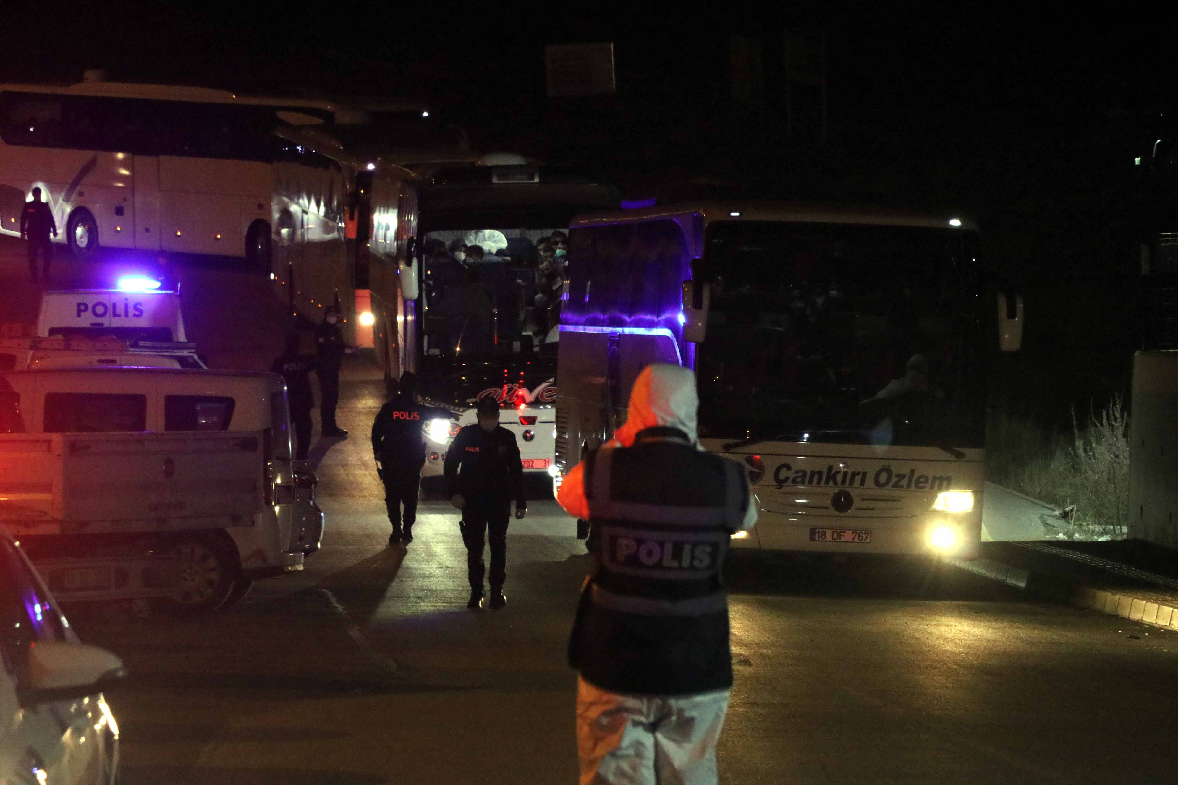 Katar'dan getirilen 162 Türk vatandaşı Çankırı'da