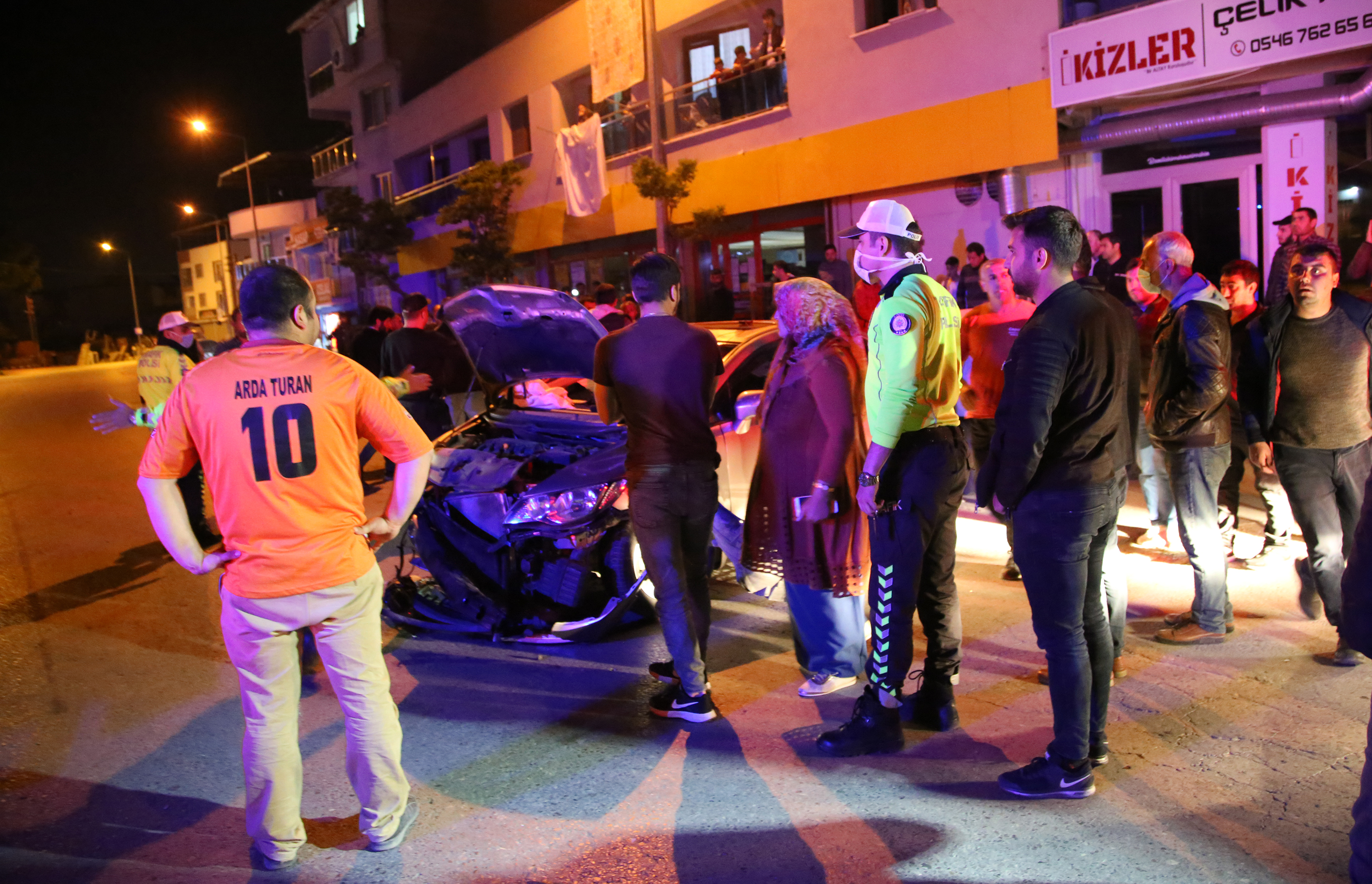 Manisa'da kaza! 2 kişi yaralandı