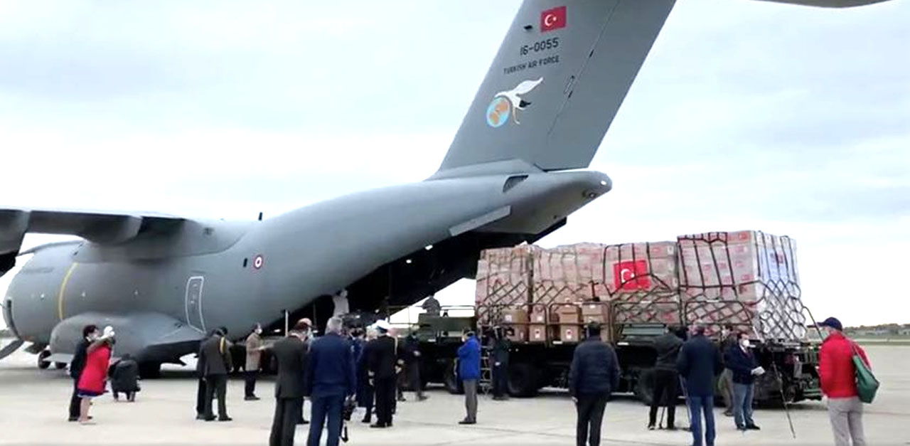Türkiye'nin yardım uçağı ABD'de sevinçle karşılandı