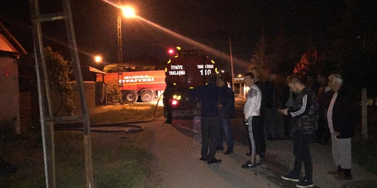 Geceyi alevler aydınlattı! Vatandaş sokağa döküldü