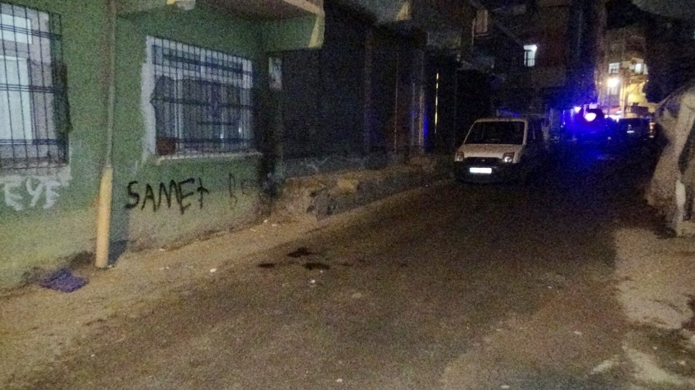 Gece yarısı silahlı kavga! 1 kişi yaralandı