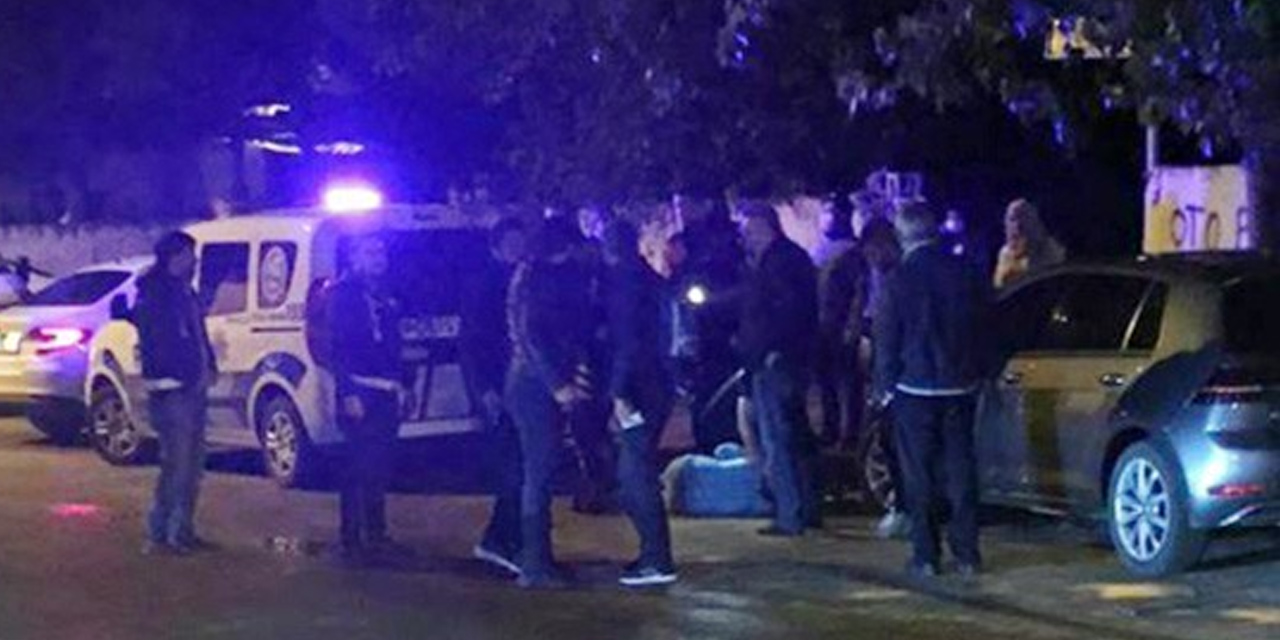 Ayrılmak üzere olduğu eşiyle görüşüyordu! Sırtından bıçaklandı