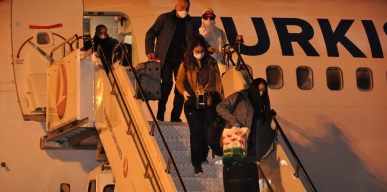 Türk vatandaşlarının tahliyesi sürüyor