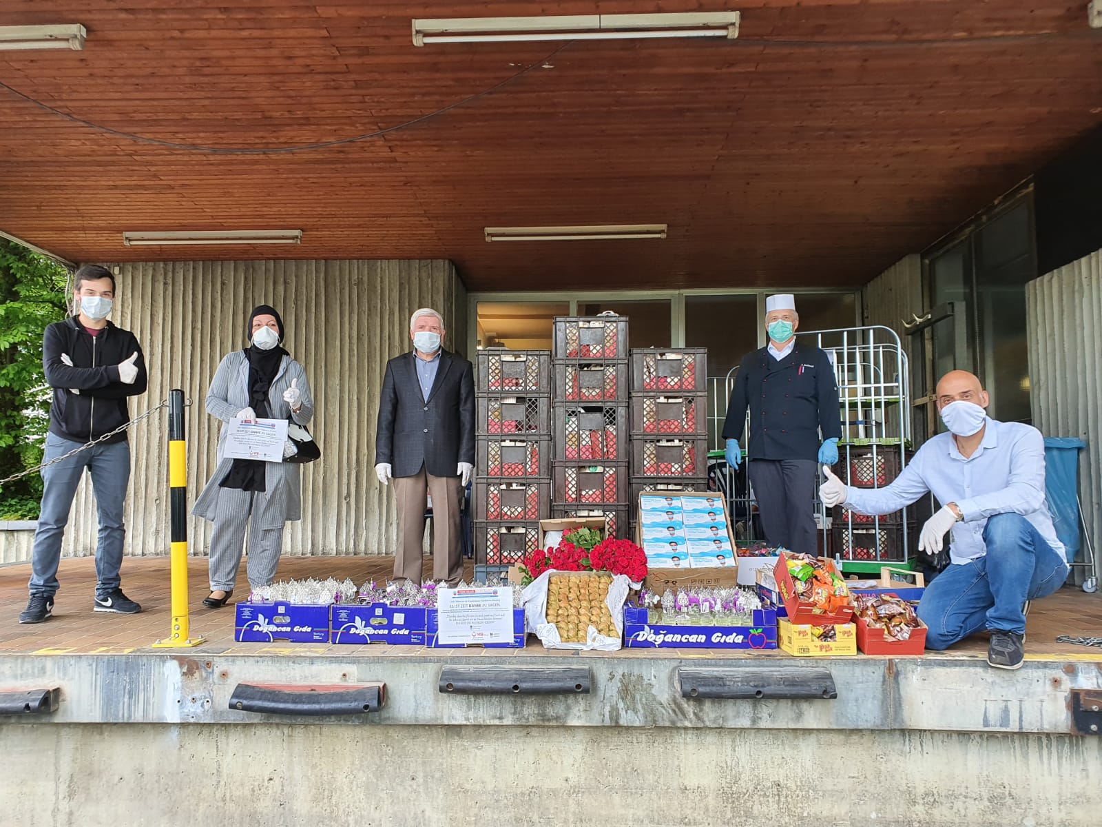 Almanya'daki Türkler, topluma moral veriyor