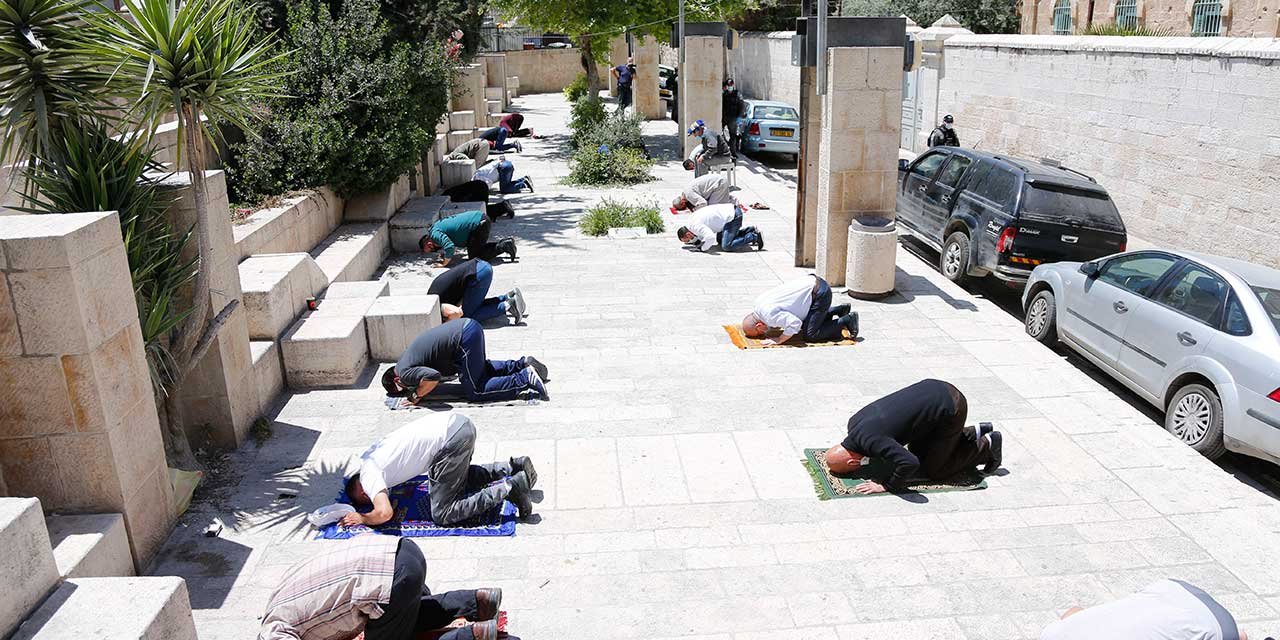 Cuma Namazını tedbirli kıldılar