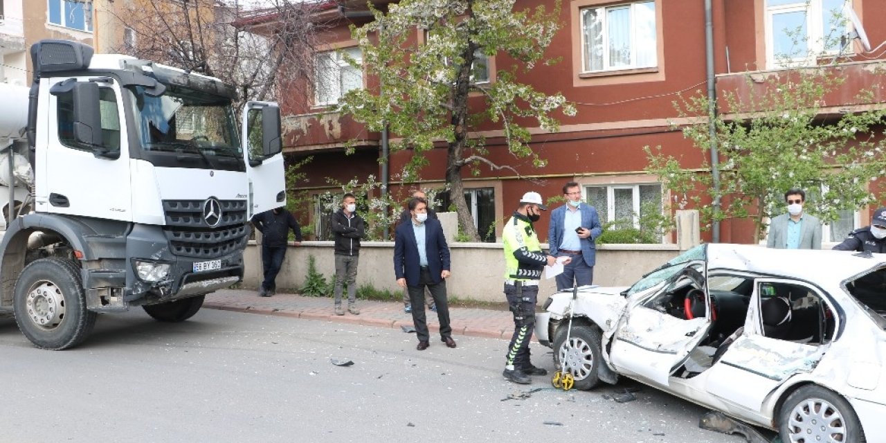 Sivas'ta Beton Mikseri 2 Kişiyi Yaraladı