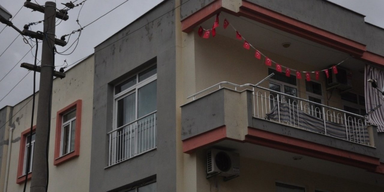 3'üncü kattan düşen bebeği portakal ağacı son anda kurtardı