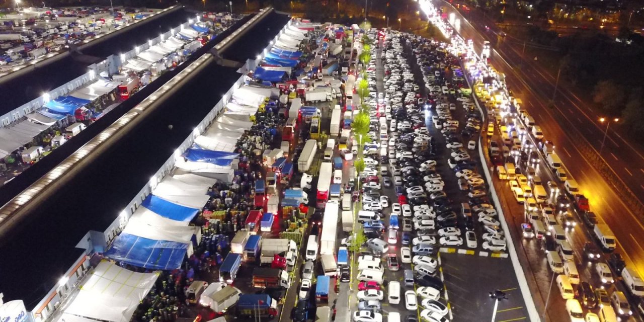 Koronavirüs vakalarının yüzde 65'ini teşkil eden İstanbul akıllanacak gibi görünmüyor