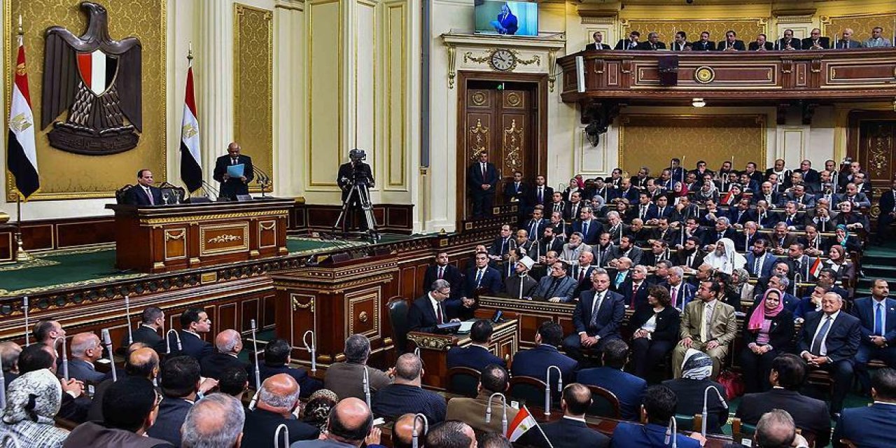 Darbeci Mısır parlamentosundan yeni vergi ve harçlar