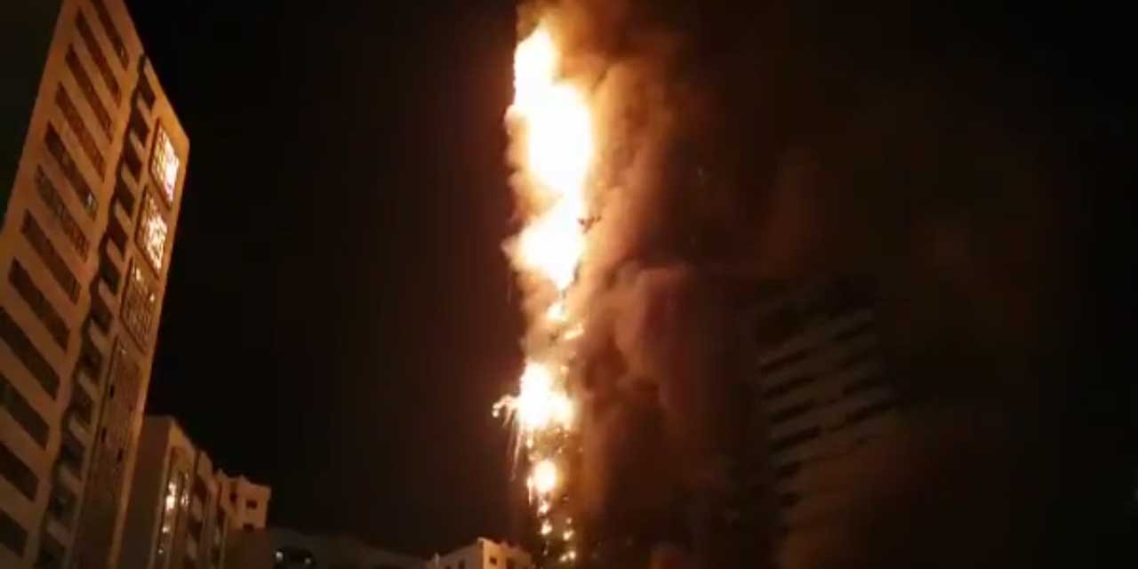 Dev Gökdelende yangın