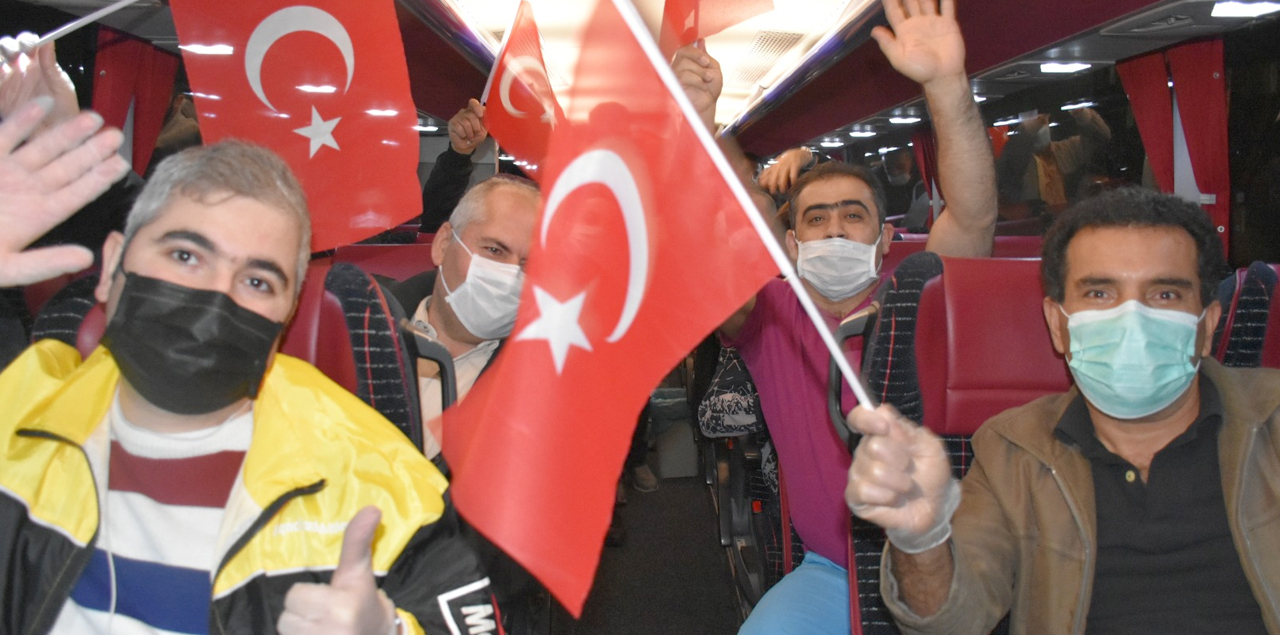 Suudi Arabistan'dan gelen 182 kişi karantinadan marşlarla çıktı