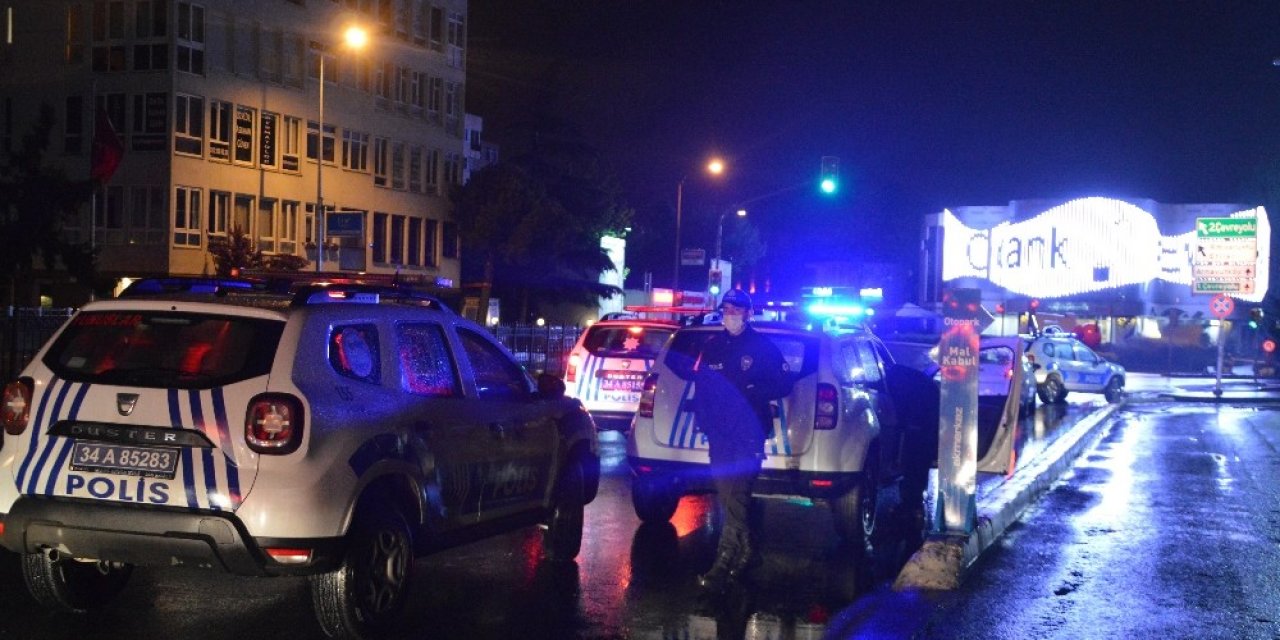 AVM'deki giyim mağazasında korkutan yangın