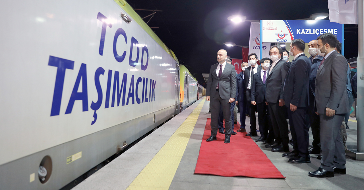 Gaziantep'ten gelen yük treni Marmaray'dan geçti