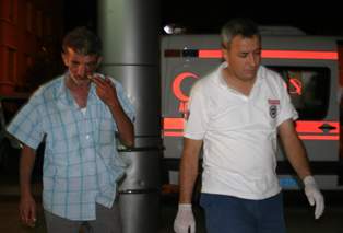 Evine giderken dövülerek hastanelik oldu