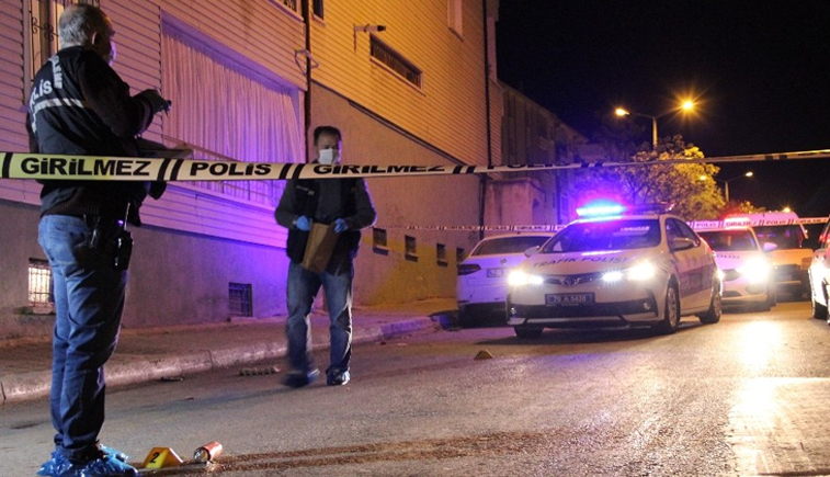 Tekel bayiini benzin dökerek ateşe verdi! Kaçamadı