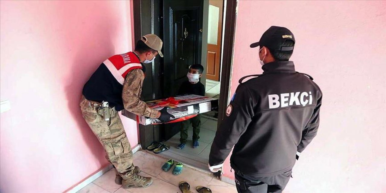 Tunceli'de Televizyonları Olmayan Öğrencilere Sürpriz