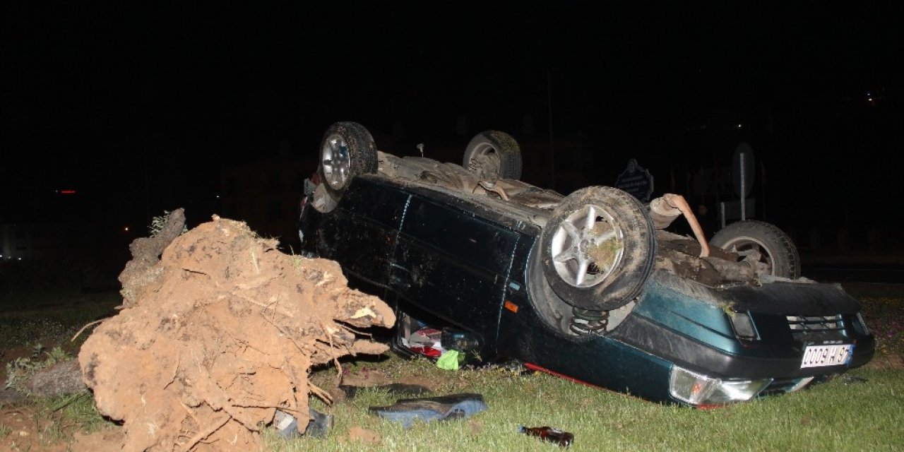 Alkollü şahıs takla attığı aracı bırakıp kaçtı! Şişesi ele verdi
