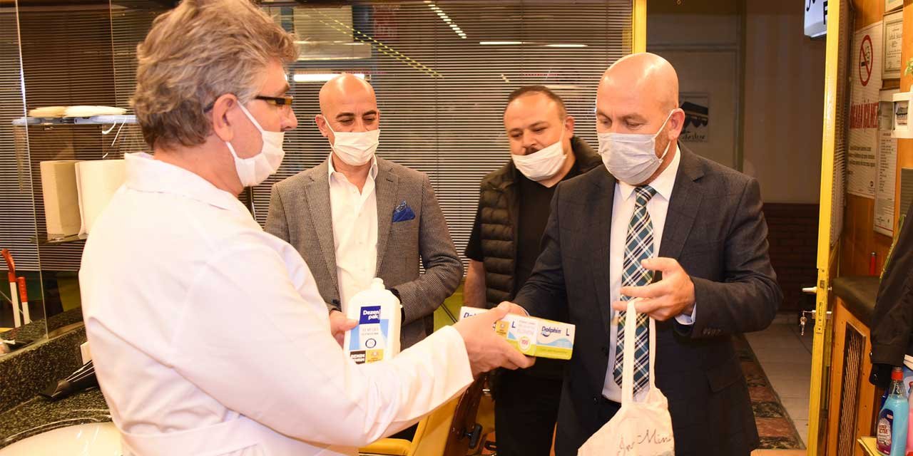 Konyalı berberlere destek devam ediyor