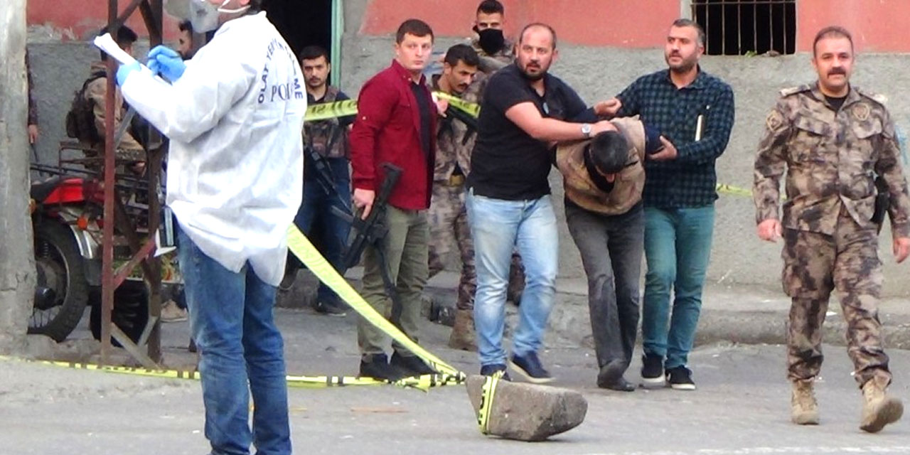 İftar vakti silahlanıp çatıya çıktılar! 1’i ağır 3 kişi yaralandı