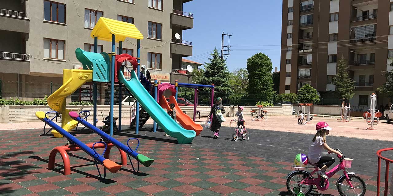 Çocuklar sokakları doldurdu