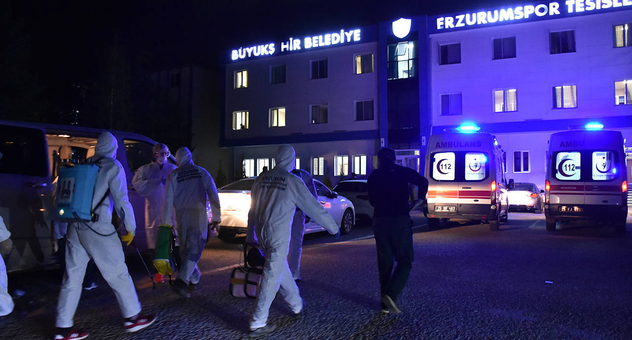 Erzurumspor'da korona alarmı! 4'ü futbolcu 11 kişinin testi pozitif çıktı