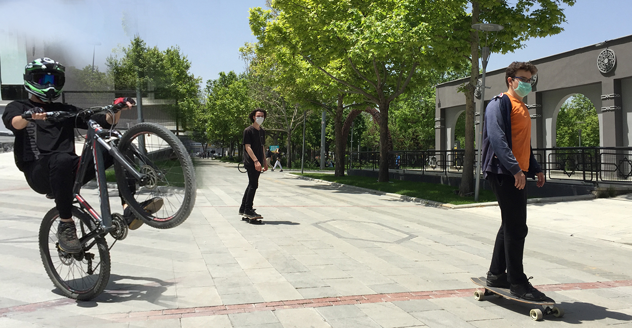 Konya'da gençler sosyal mesafeli paten kaydı