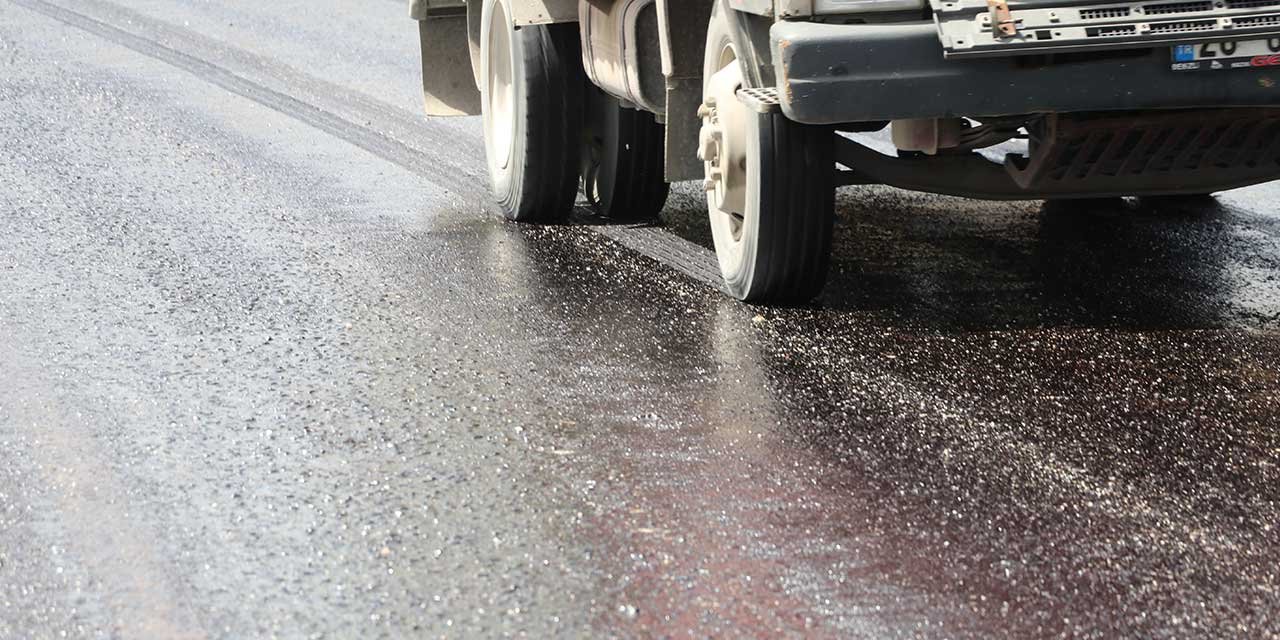 Denizli'de hava 38 dereceye çıkınca yer eridi