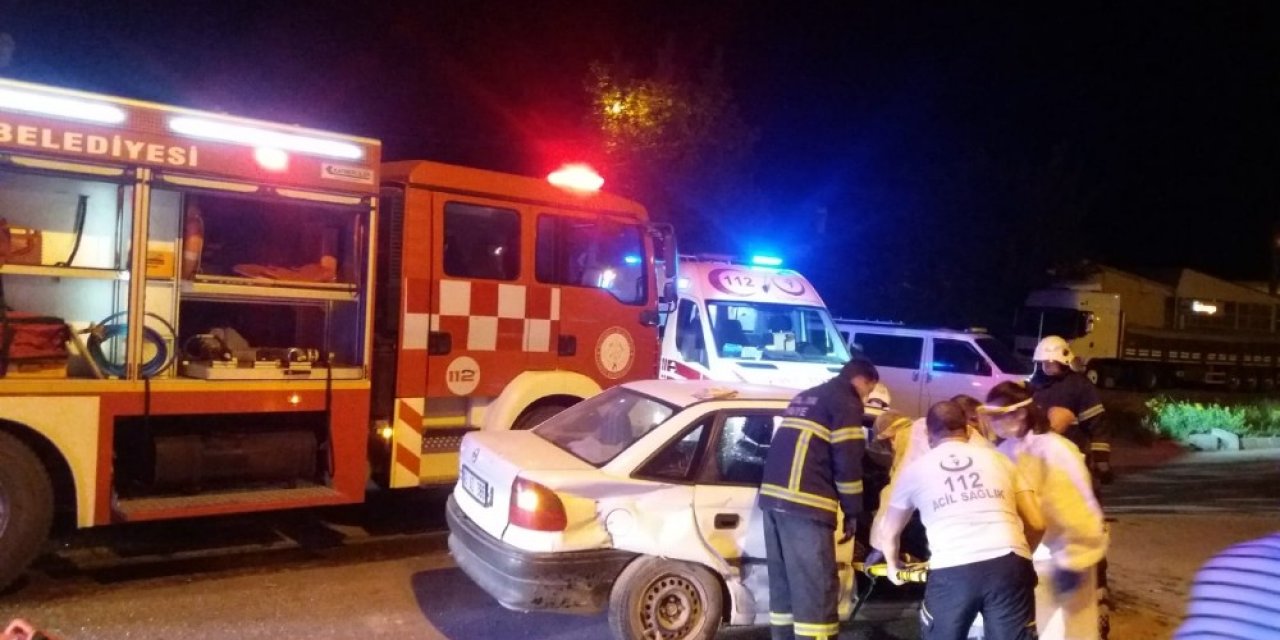 Kütahya’da faciadan dönüldü! İki araç hurdaya döndü