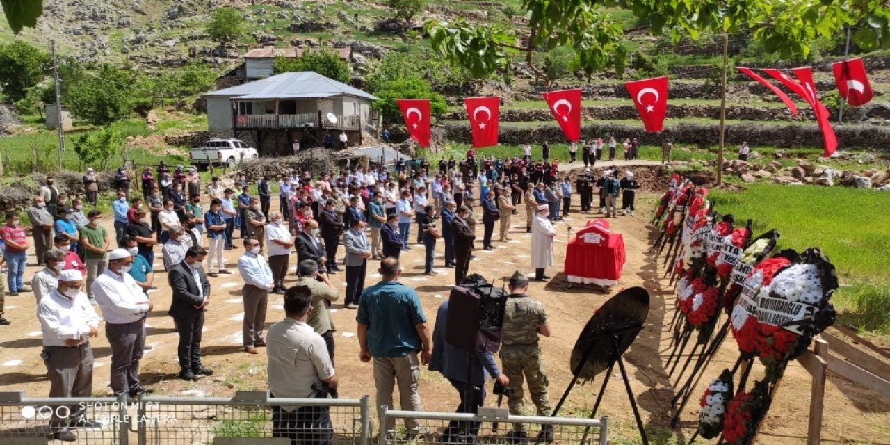 Adanalı şehit böyle defnedildi