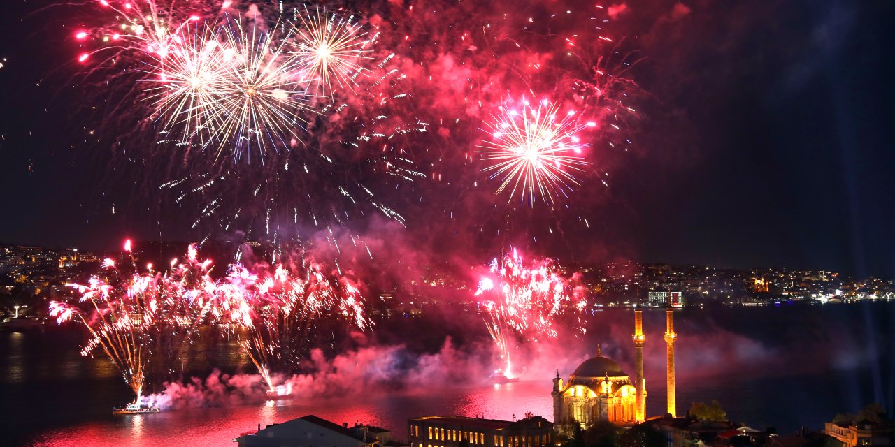 Vatandaştan yardım toplayan İBB'den büyük şölen