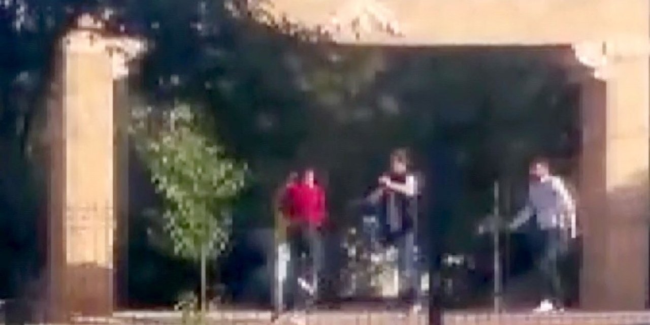 Öldüresiye kavgayı öylece izlediler