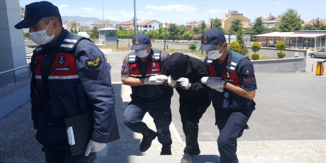 Alacak verecek kavgasında 4 kişiyi silahla yaralayan şüpheli tutuklandı